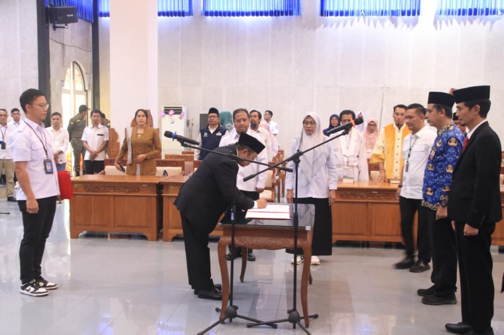 Bupati LAZ Tekankan Kinerja dan Loyalitas Demi Optimalisasi PAD dan Pelayanan Publik whatsapp image 2026 05 13 at 15.58.03