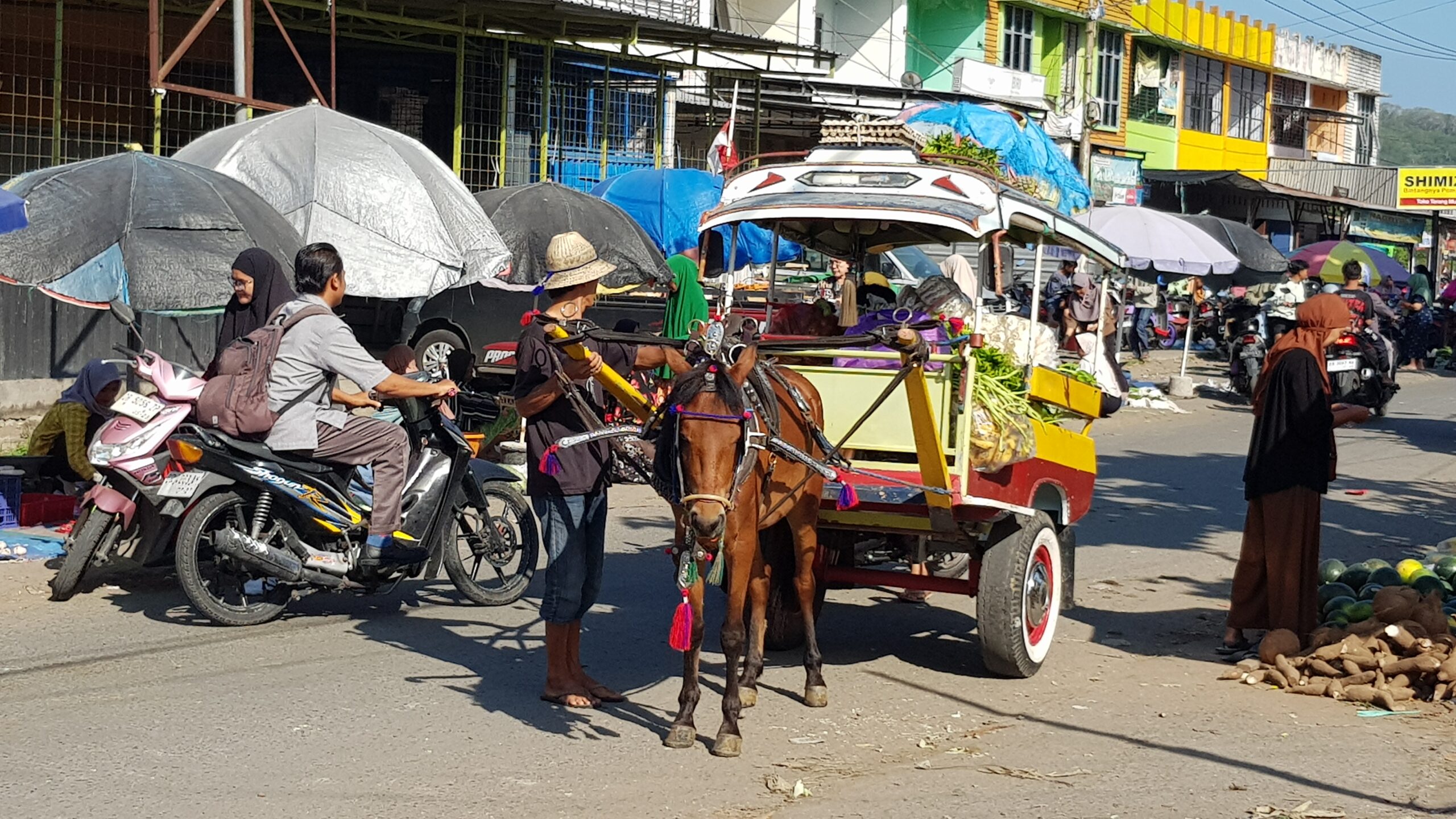 Kelurahan Gerung Selatan Pasang CCTV di TPS Pasar, Pantau Sampah hingga Arus Lalu Lintas 20260622 092718