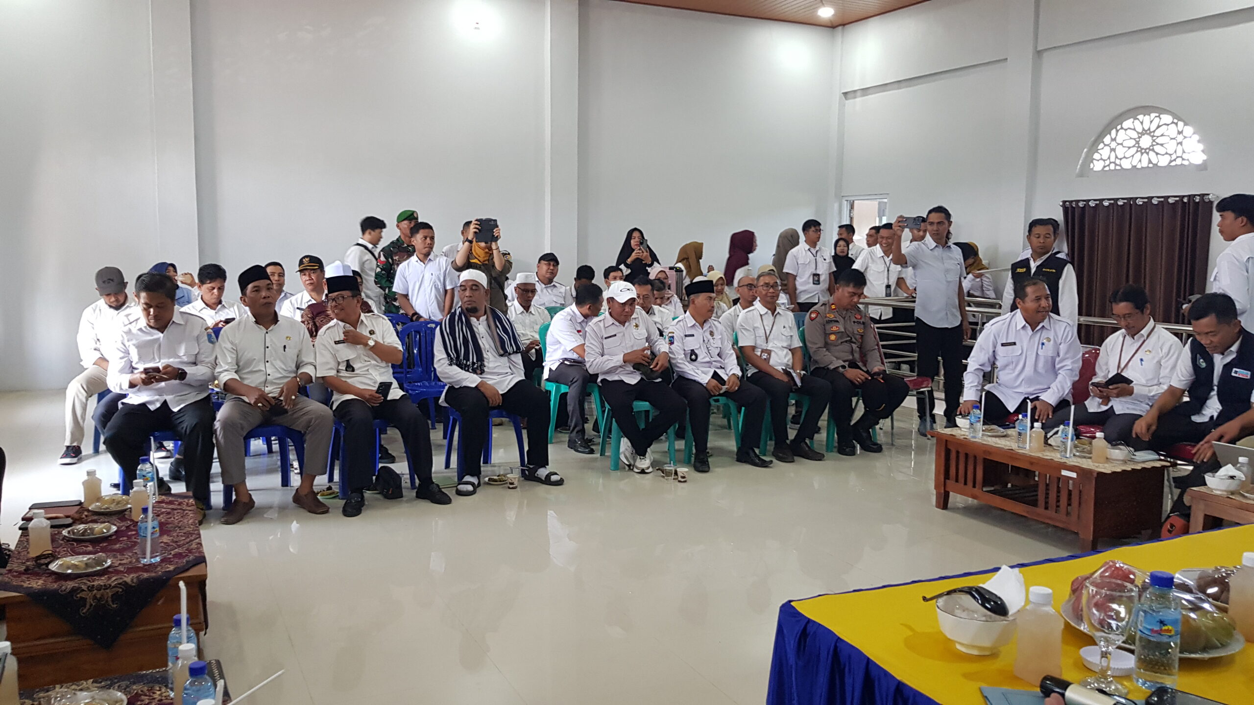 Kejar Target PBB, Pemkab Lobar Perkuat Sinergi Bersama Kades se-Kecamatan Gunung Sari 20260624 101042