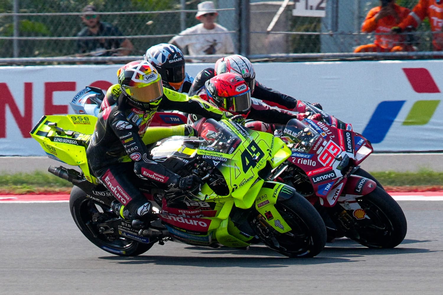 Mandalika Bergemuruh. Sprint Race MotoGP 2026 Lancar, Penonton Makin Tertib whatsapp image 2026 10 10 at 22.17.44 (1)